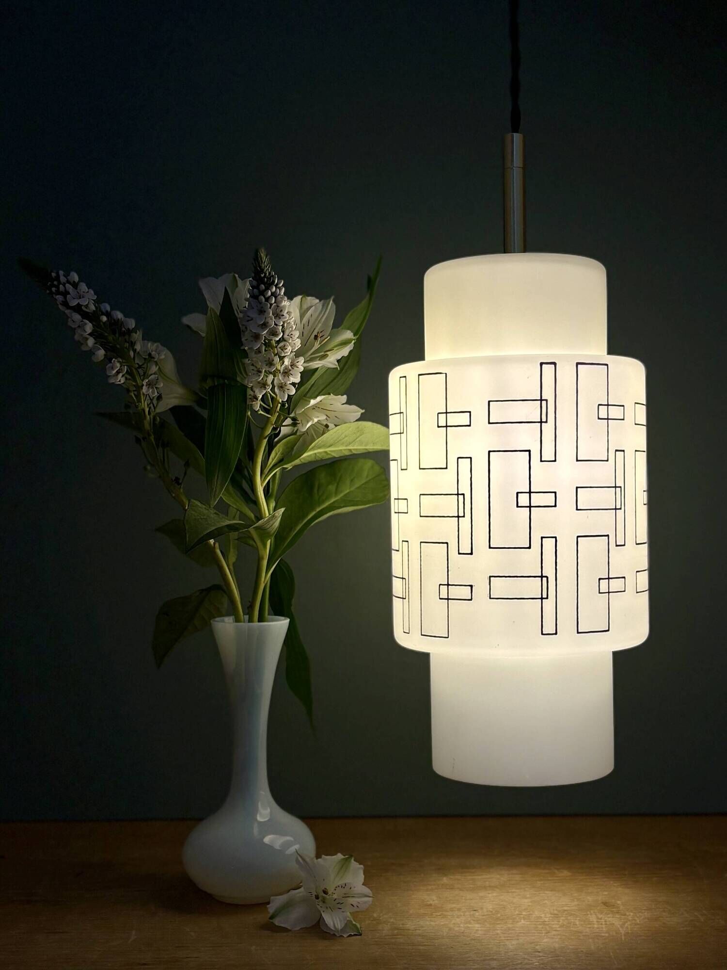 Vintage suspension globe in white opaline with black drawings.
