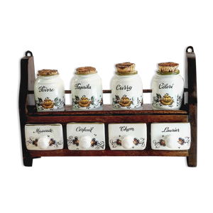 Étagère et pots à épices en