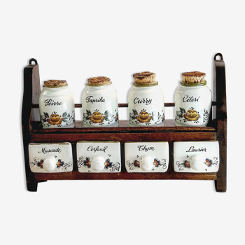 Shelf and spice pots made of wood and ceramic