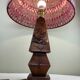 Lampe de table en bois sculpté, abat-jour en laine