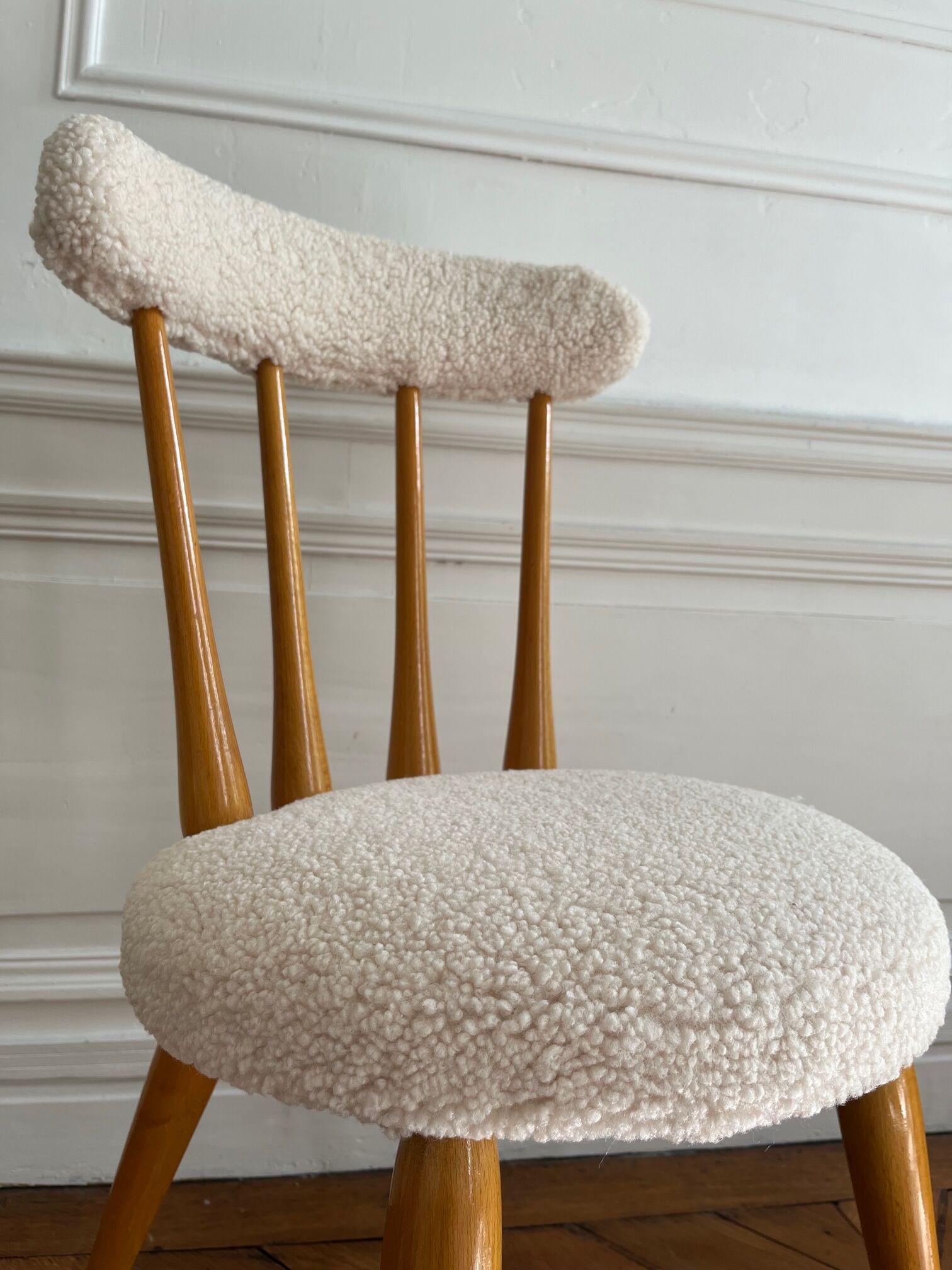 Chaise vintage en peau de mouton