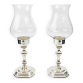 Paire de lampes à bougie (Hurricane lamps) – Métal argenté et verre so