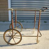 Rolling serving table