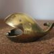 Cendrier baleine en laiton