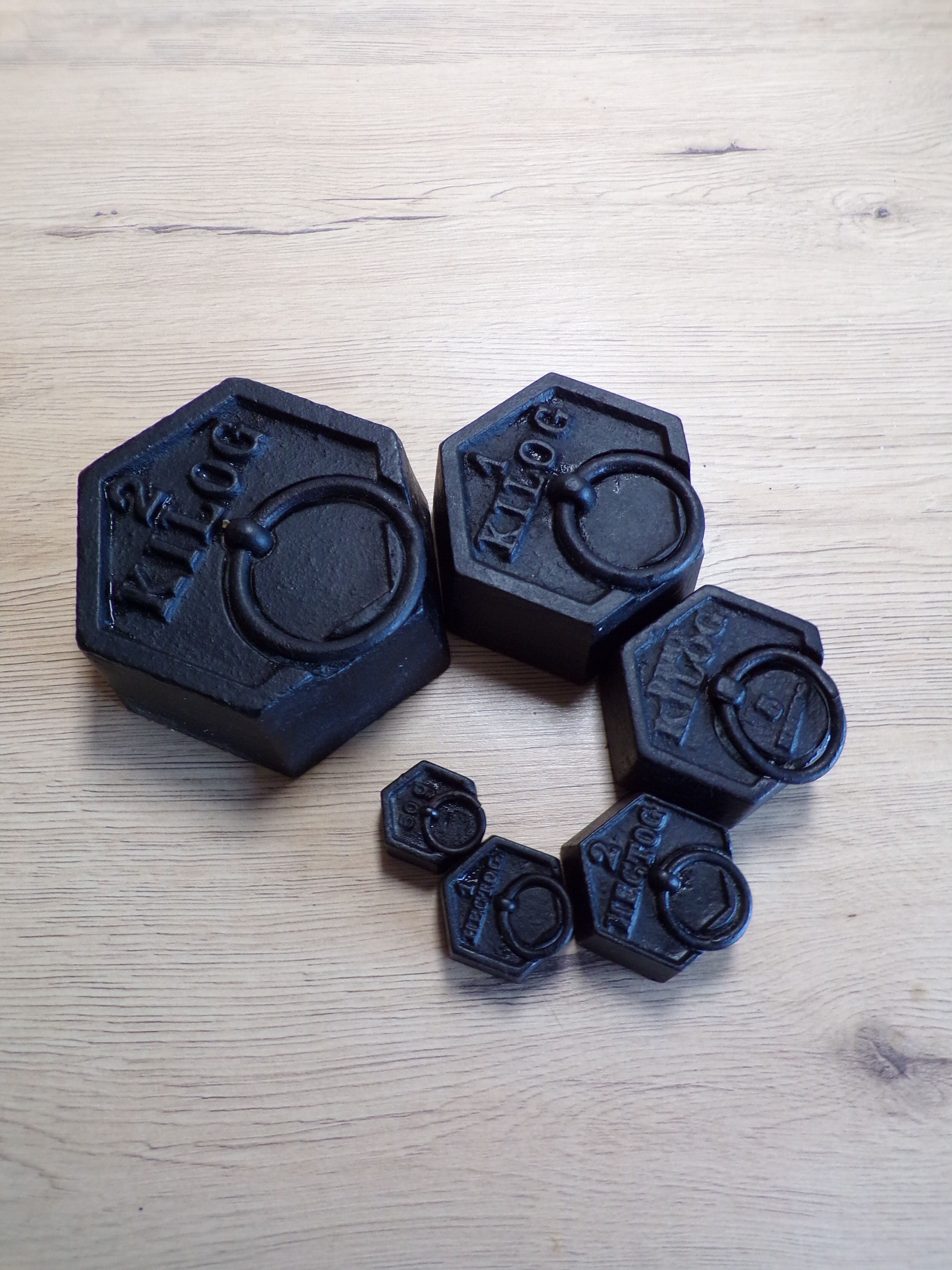 Set 6 cast iron weights for roberval scale