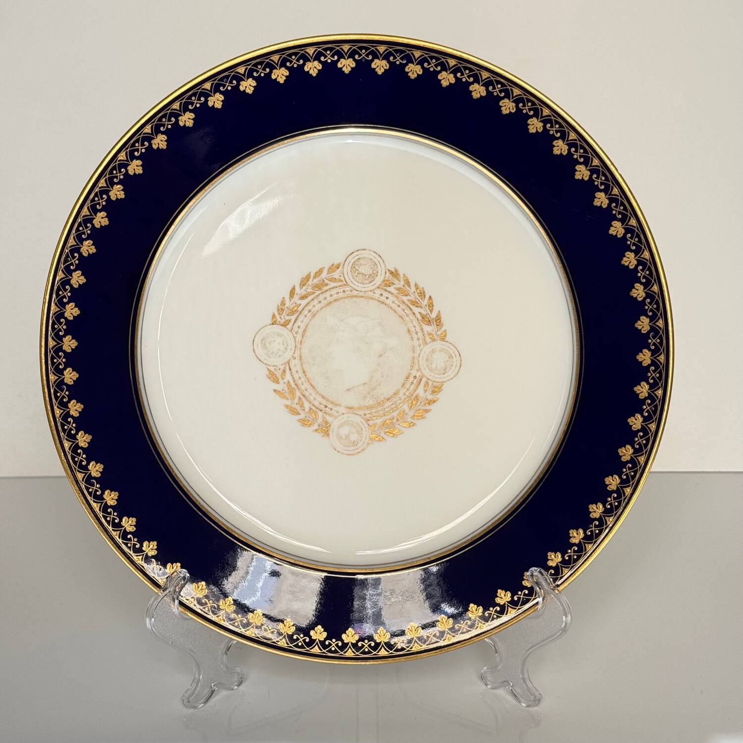 Sèvres porcelain plate | Neoclassical style | 1882-1883