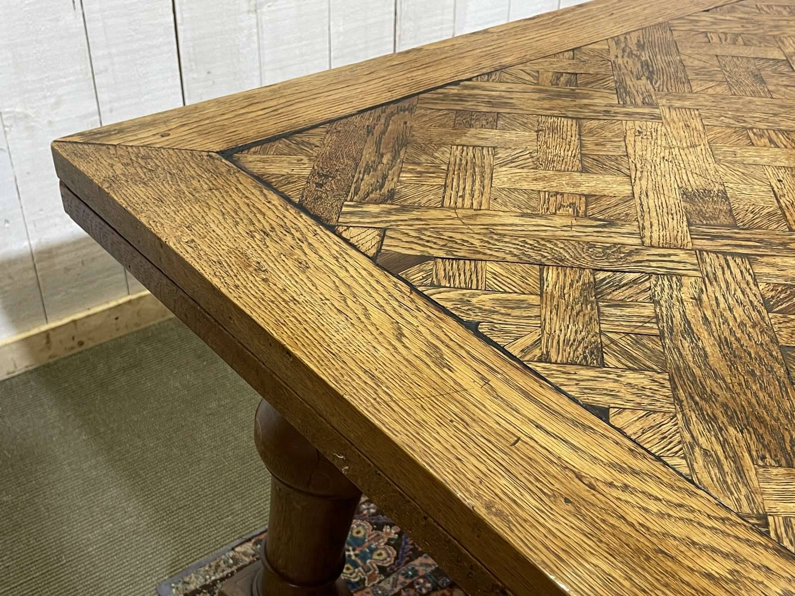 Table de château extensible en chêne des années 1930