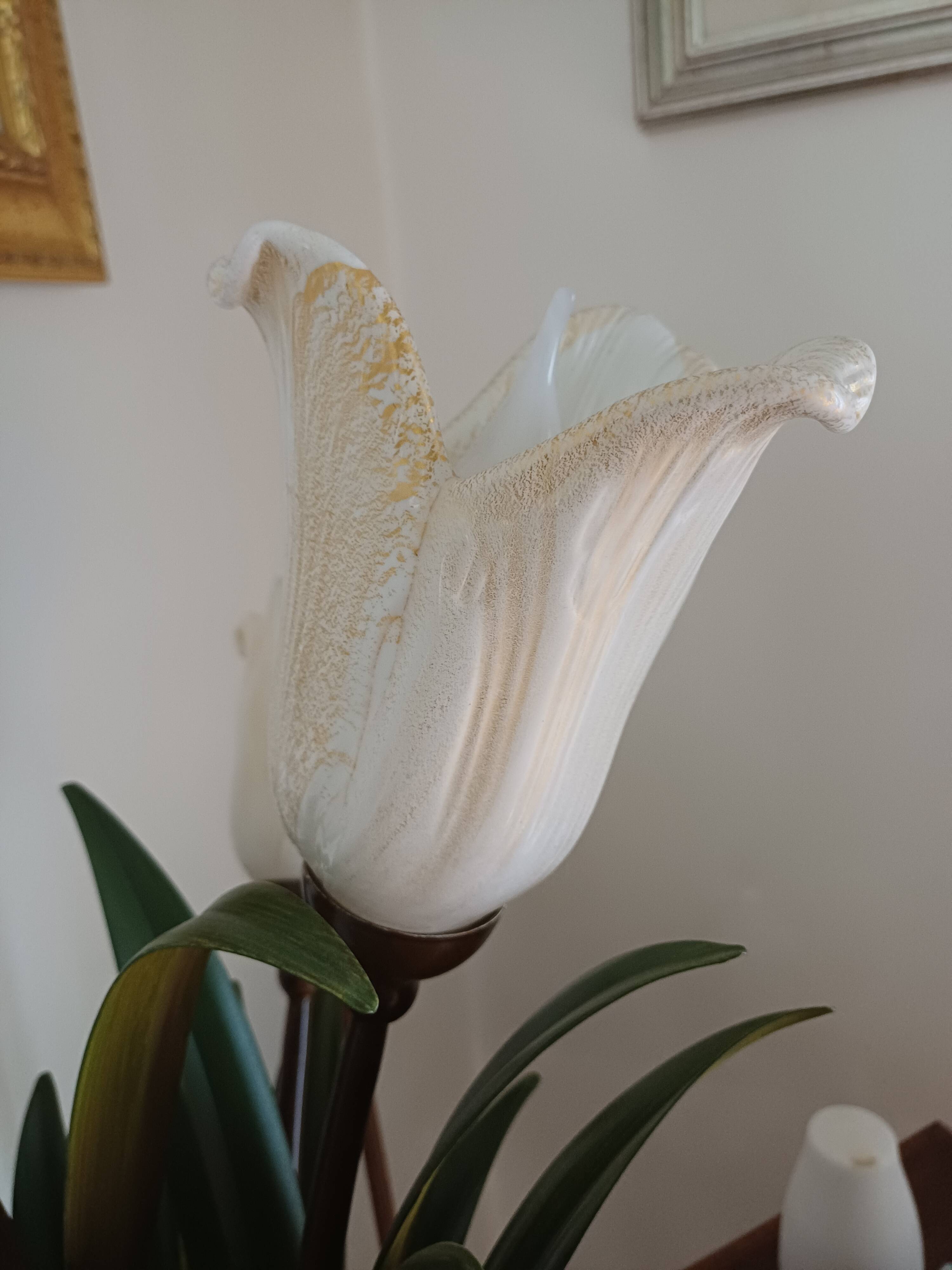 tulipe lamp  Tulip lampe, white gold glitter Murano glass petals