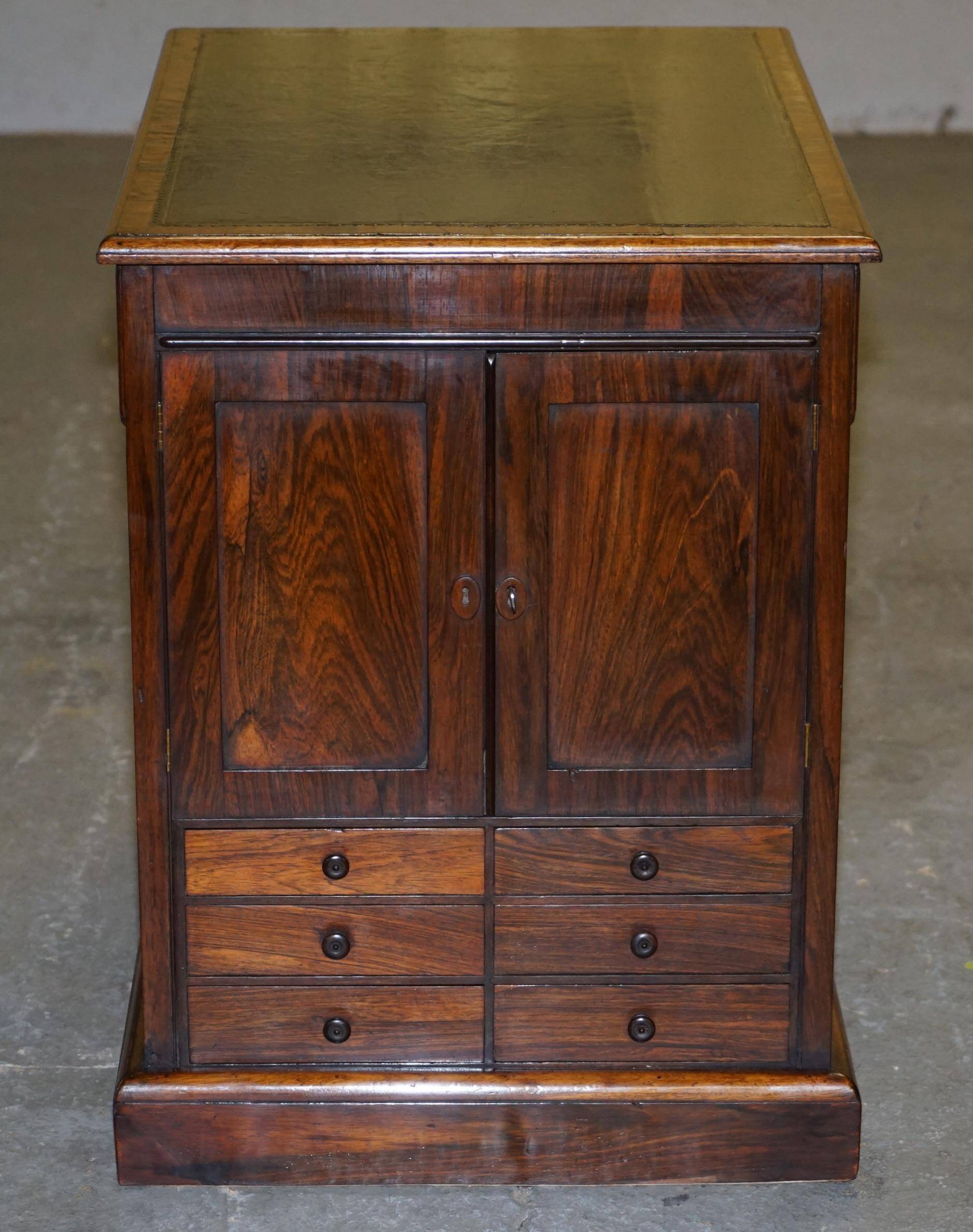 Cabinet de bibliothèque Folio en bois dur William IV vers 1830 avec tiroirs