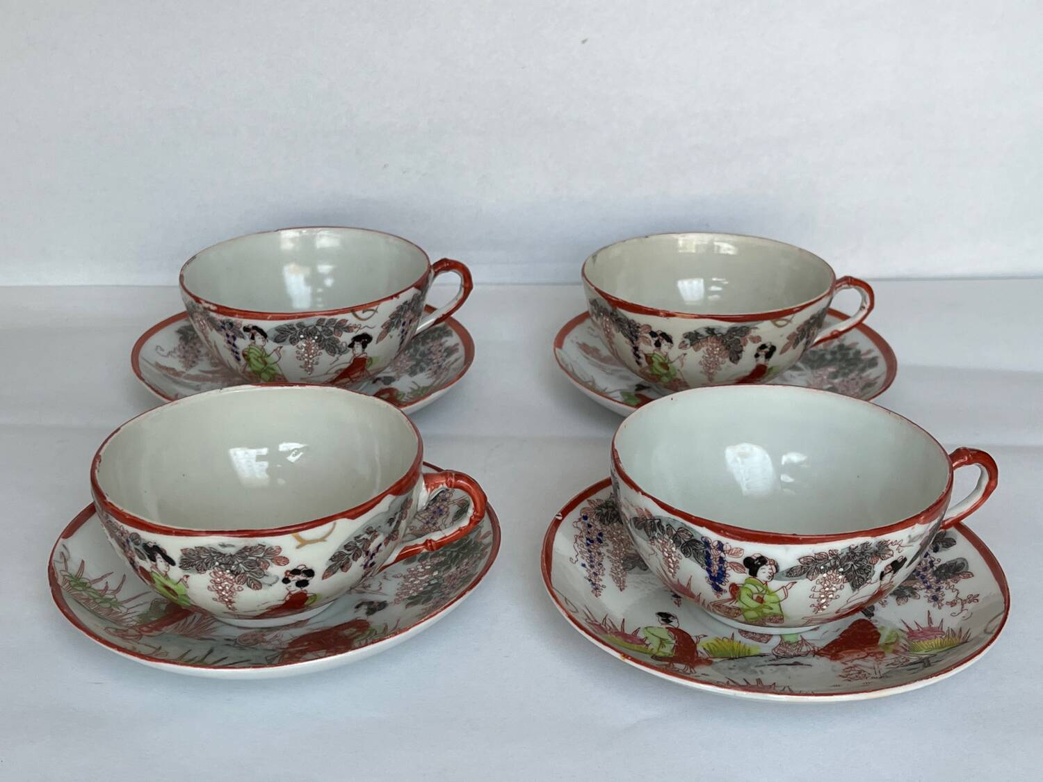 4 Chinese porcelain tea cups