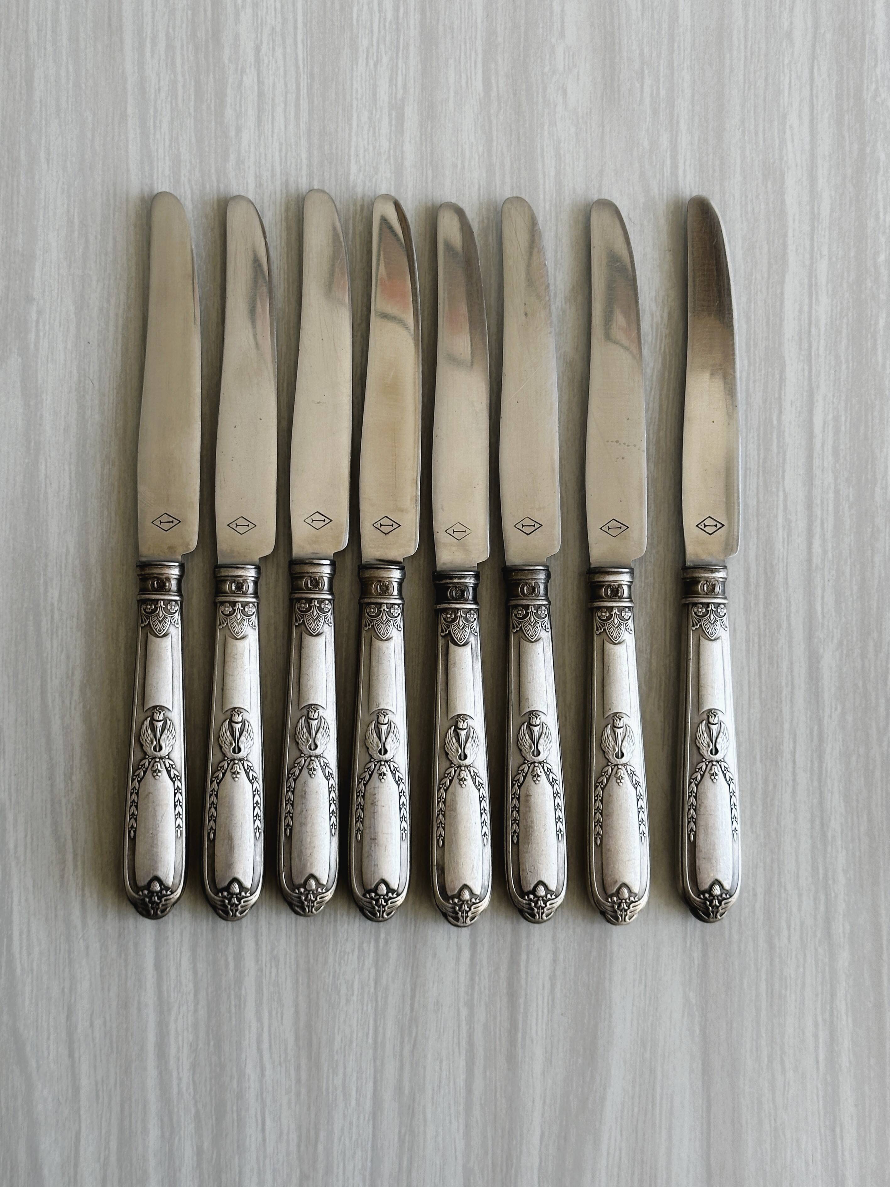 8 silver-plated metal knives, engraved handles with refined details.