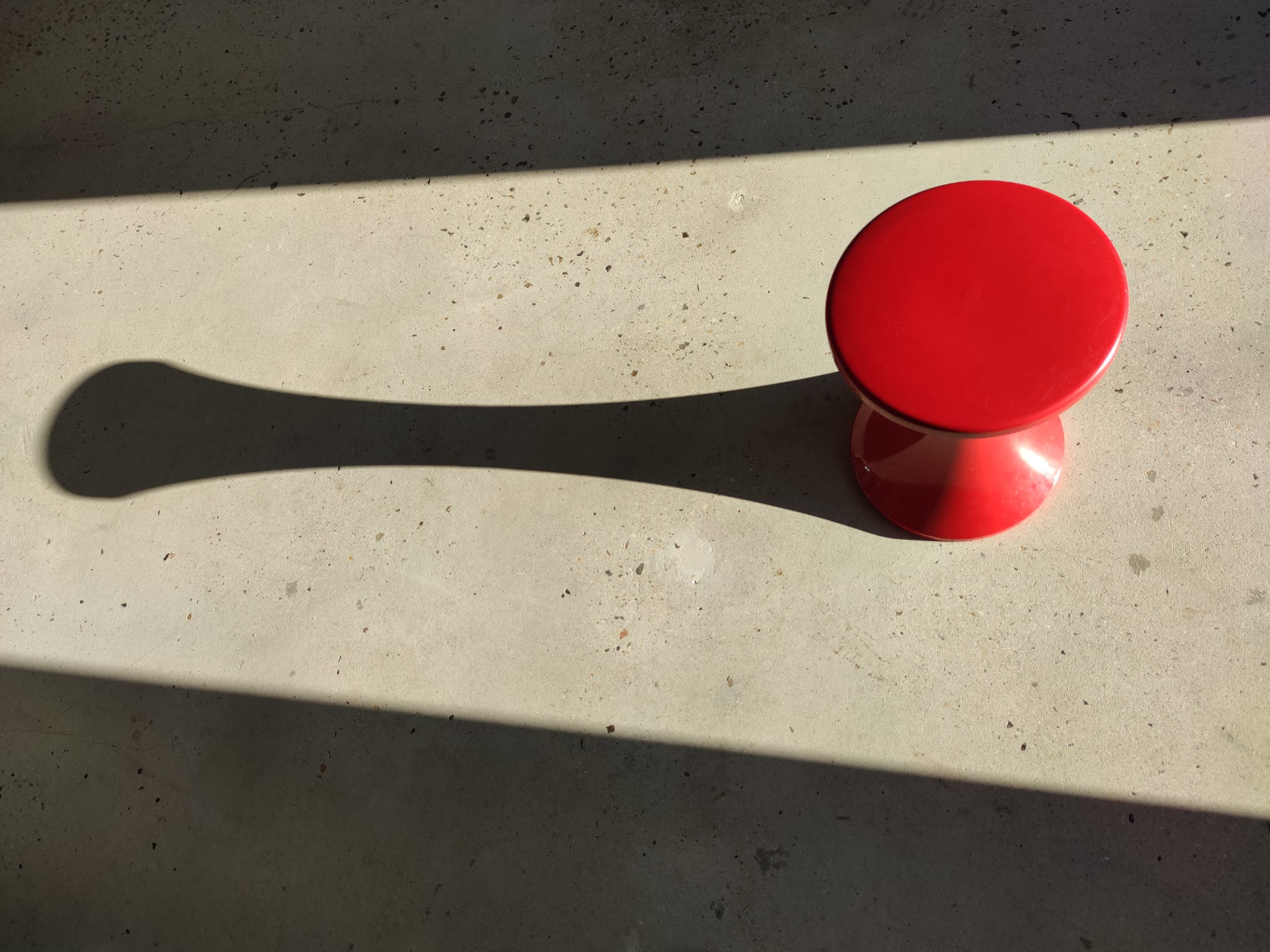 Tam Tam shape diabolo shape in red plastic