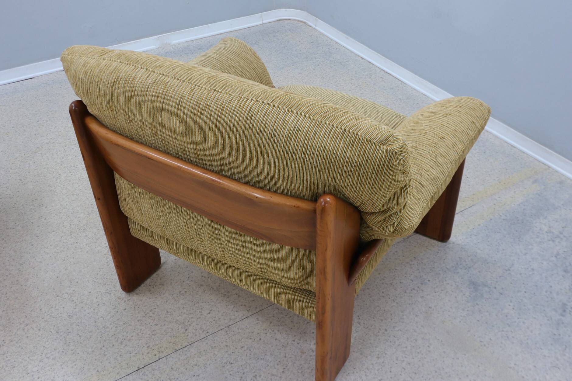 Mobil Girgi walnut wood armchairs 1970s, set of 2