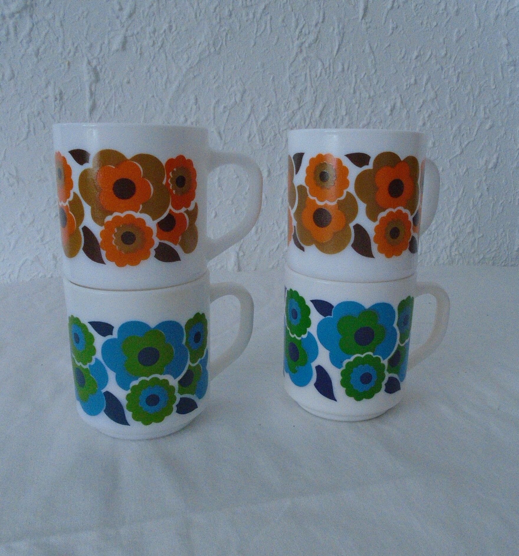 4 mugs flowers lotus blue & orange arcopal vintage