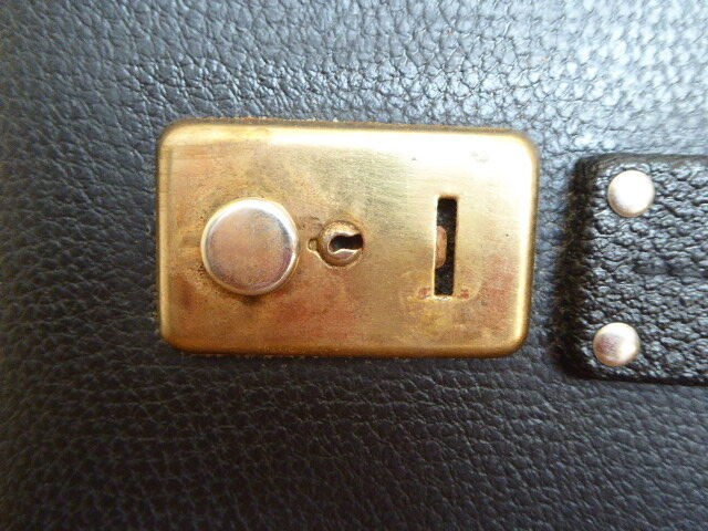 Vintage suitcases Mother & Daughter