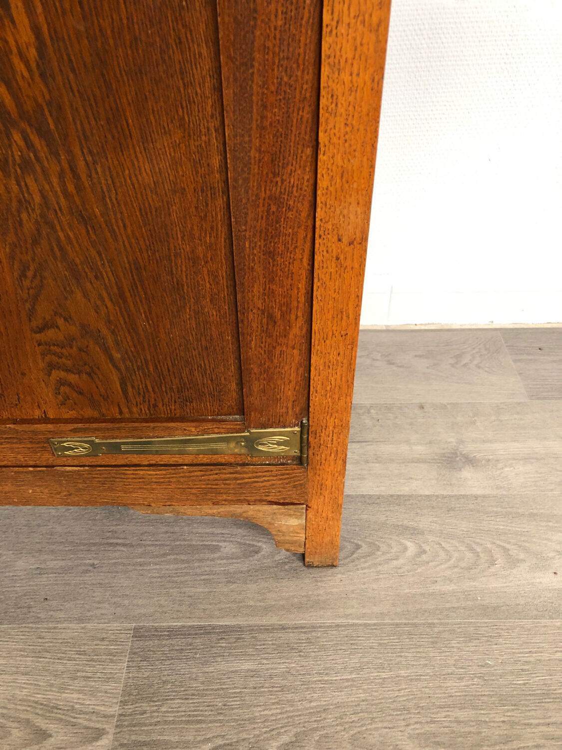 Art Nouveau china cabinet by Gustave Serrurier Bovy