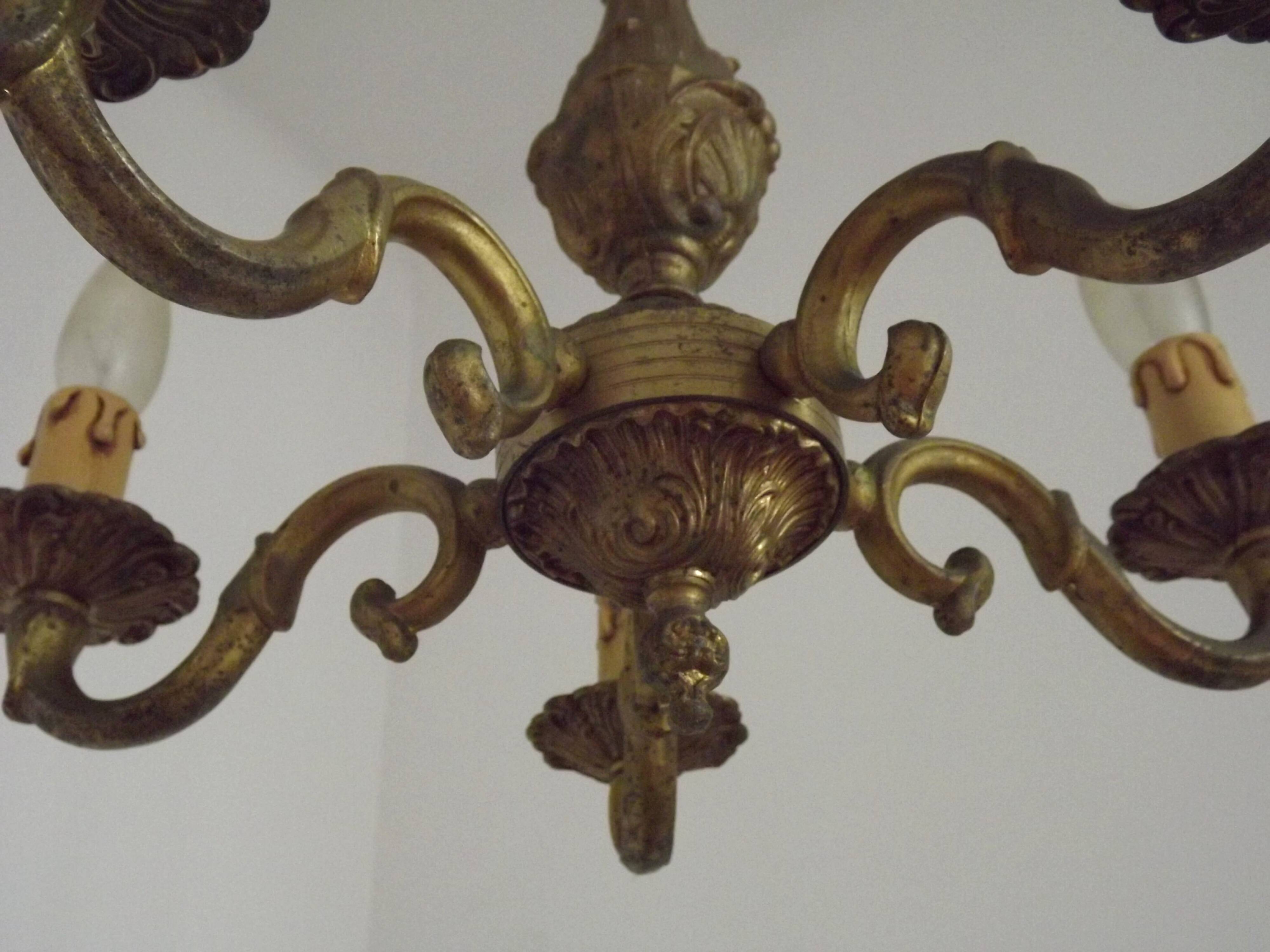 Lustre traditionnel français vintage en bronze à 5 lumières, datant du milieu du siècle dernier 5489