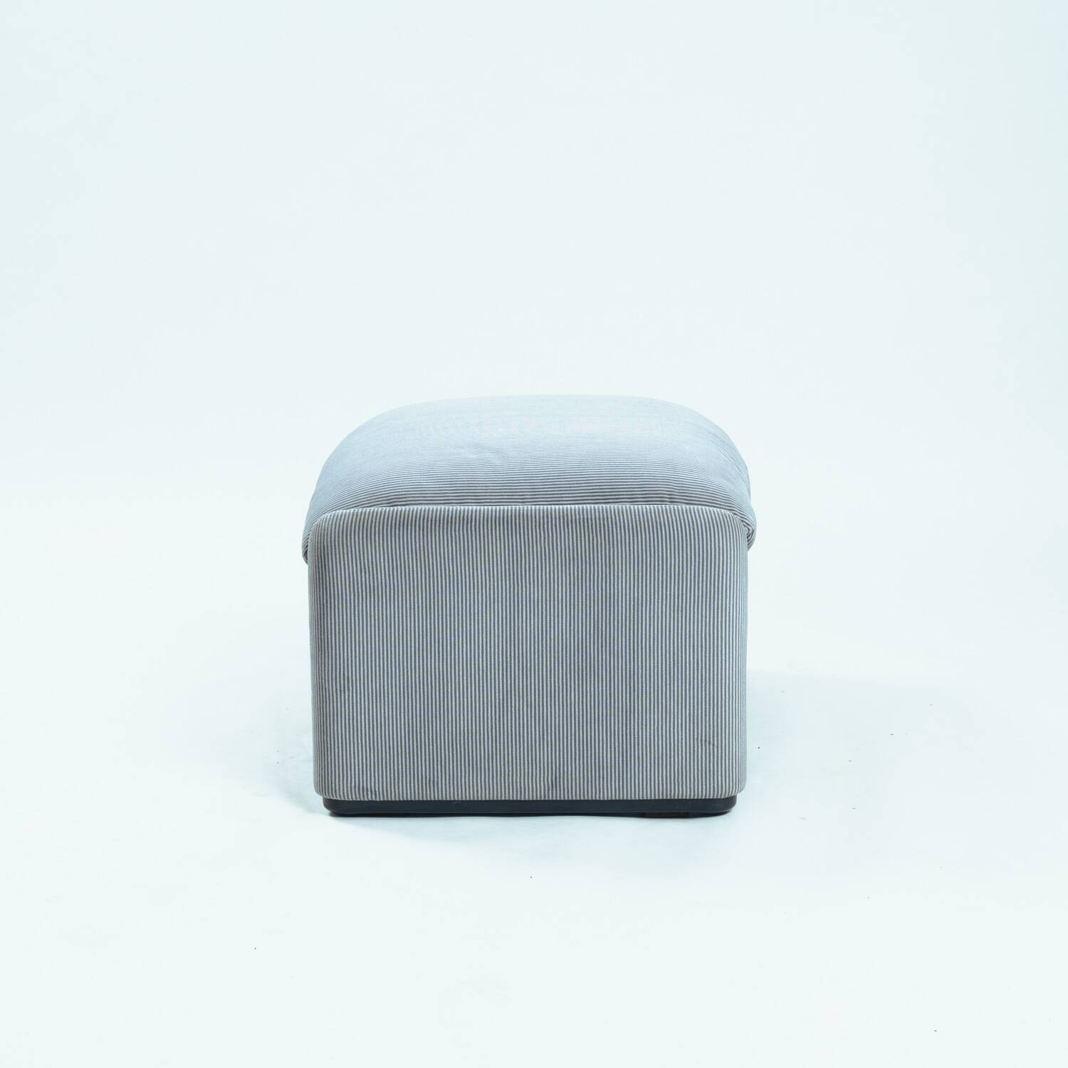 Fauteuil et ottoman Maralunga Vico Magistretti par Cassina, 1990
