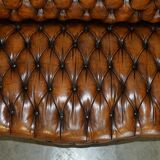 Victorian Chesterfield canapé in hand-dyed serpentine leather.