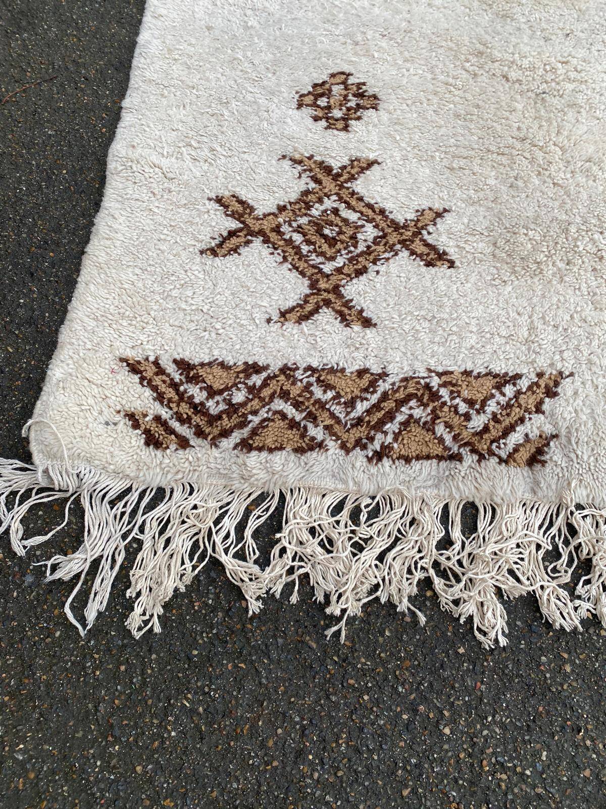 Handmade knotted Berber Moroccan wool rug 170x225cm