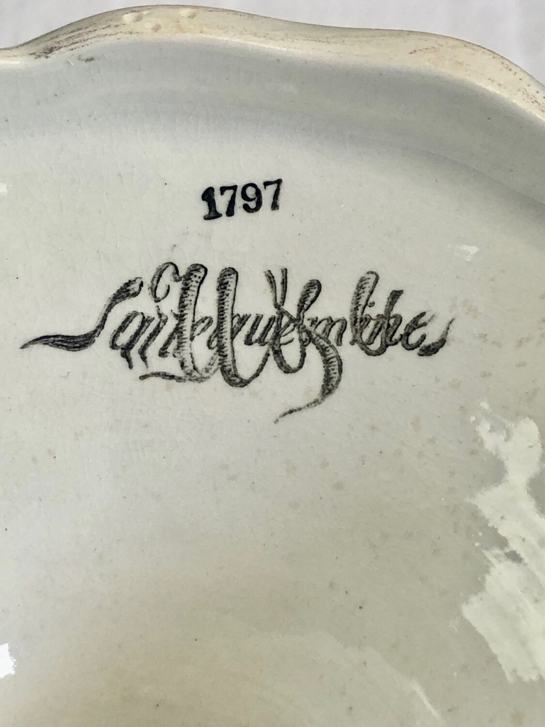 Sarreguemines earthenware fruit bowl and compote bowl, 19th century