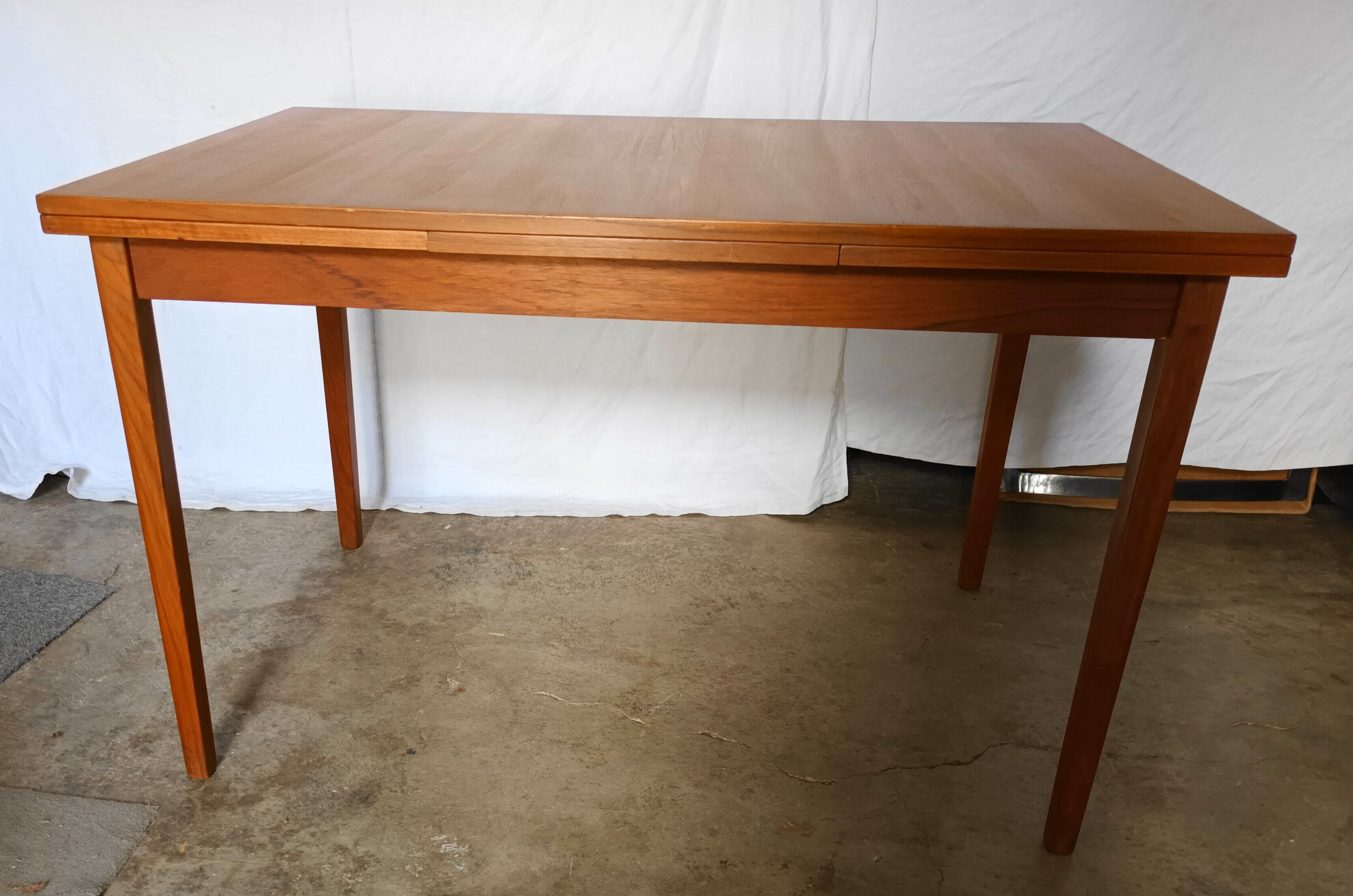 Scandinavian teak extension table from the 60s
