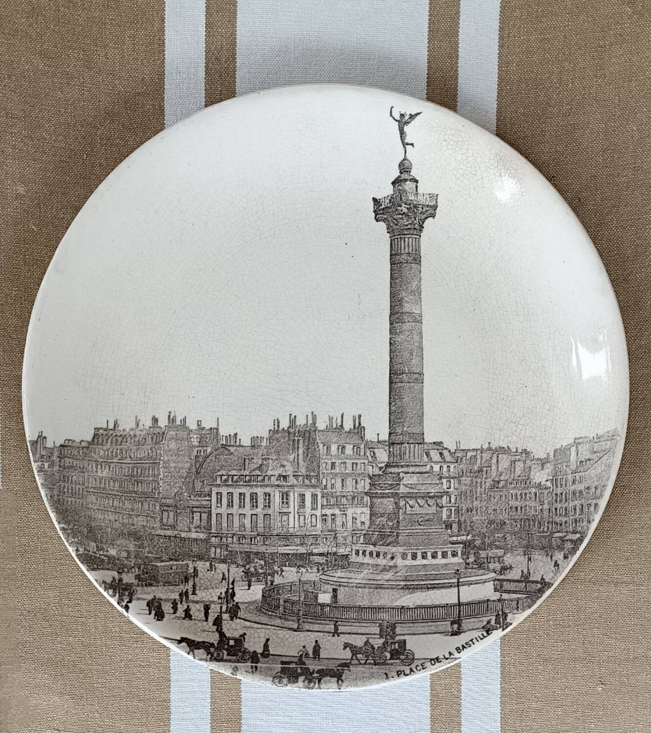 Plate, Place de la Bastille, Choisy-le-Roi