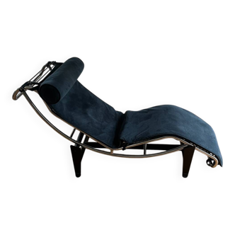 Chaise longue LC4 style Le Corbusier – suède bleu – piètement chromé