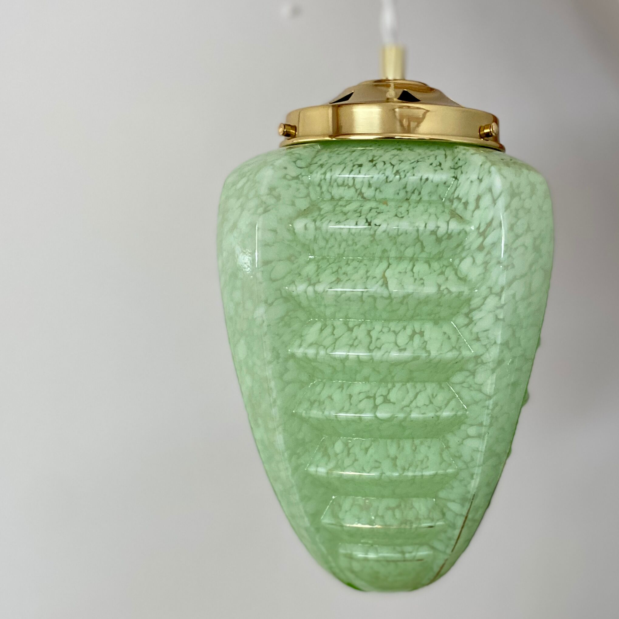 Suspension globe vintag in green clichy glass