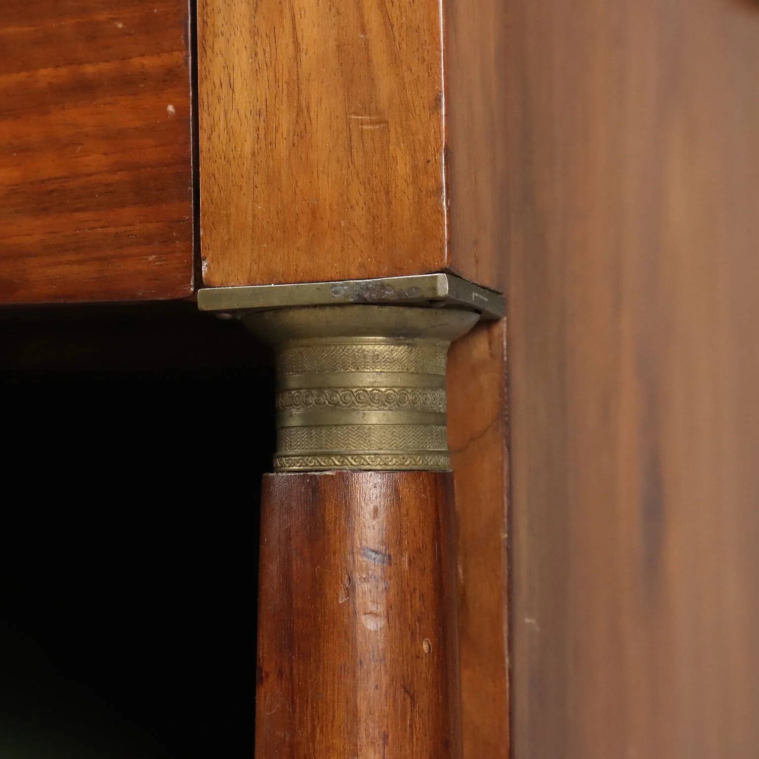 Antique bedside table in poplar with walnut veneer, 19th century.