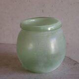 Vase ancien en verre soufflé vert