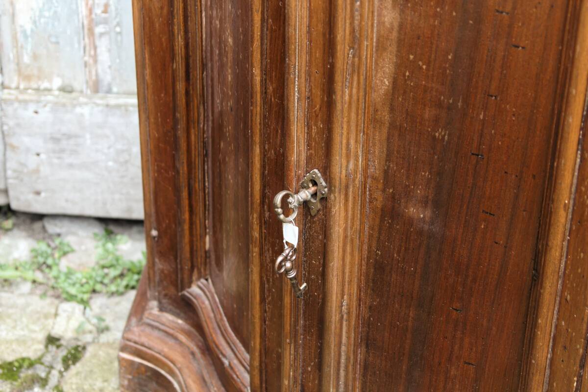 Paire d'encoignures galbées style Louis XV