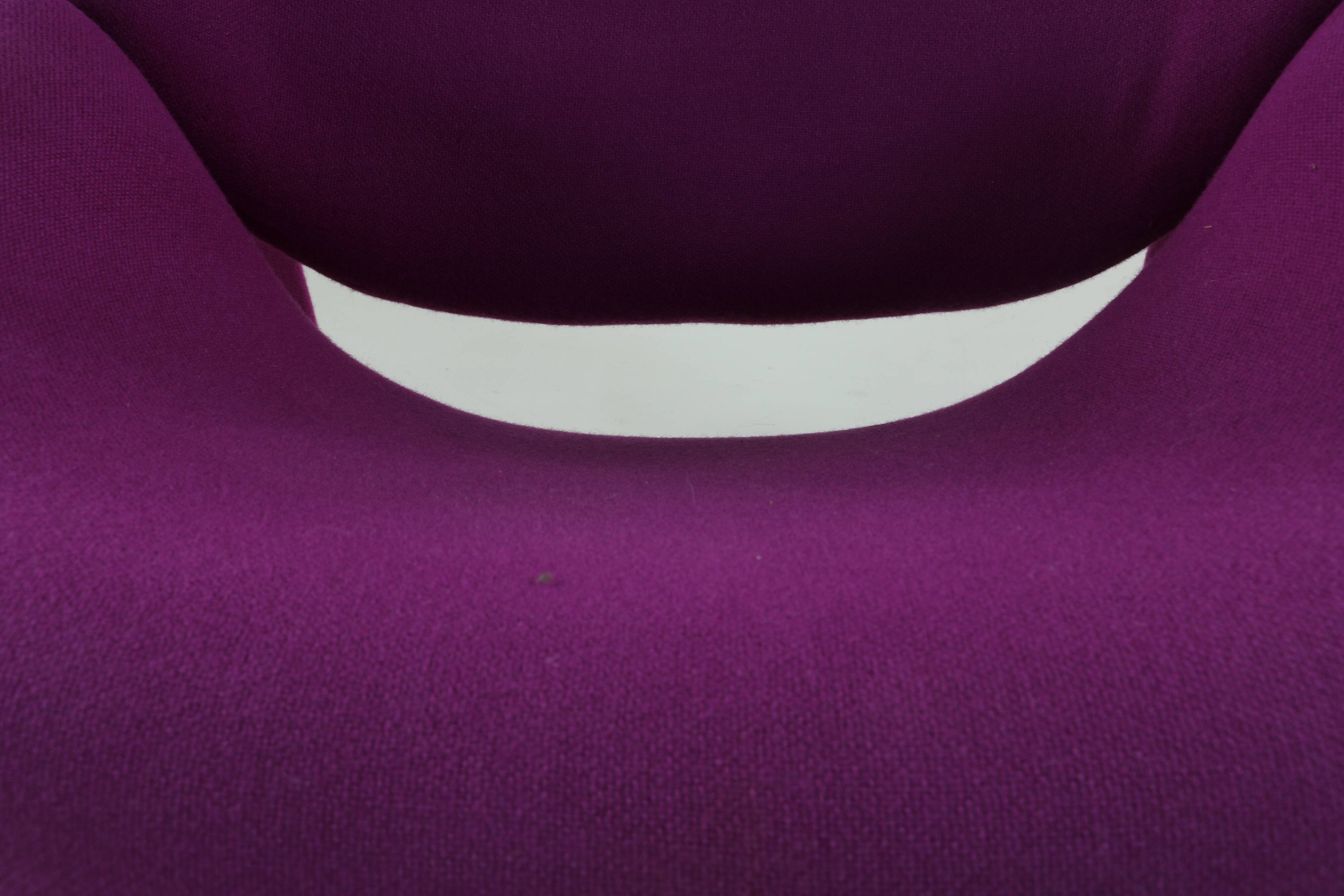 Beautiful and colorful M/Groovy designer chair by Pierre Paulin for Artifort