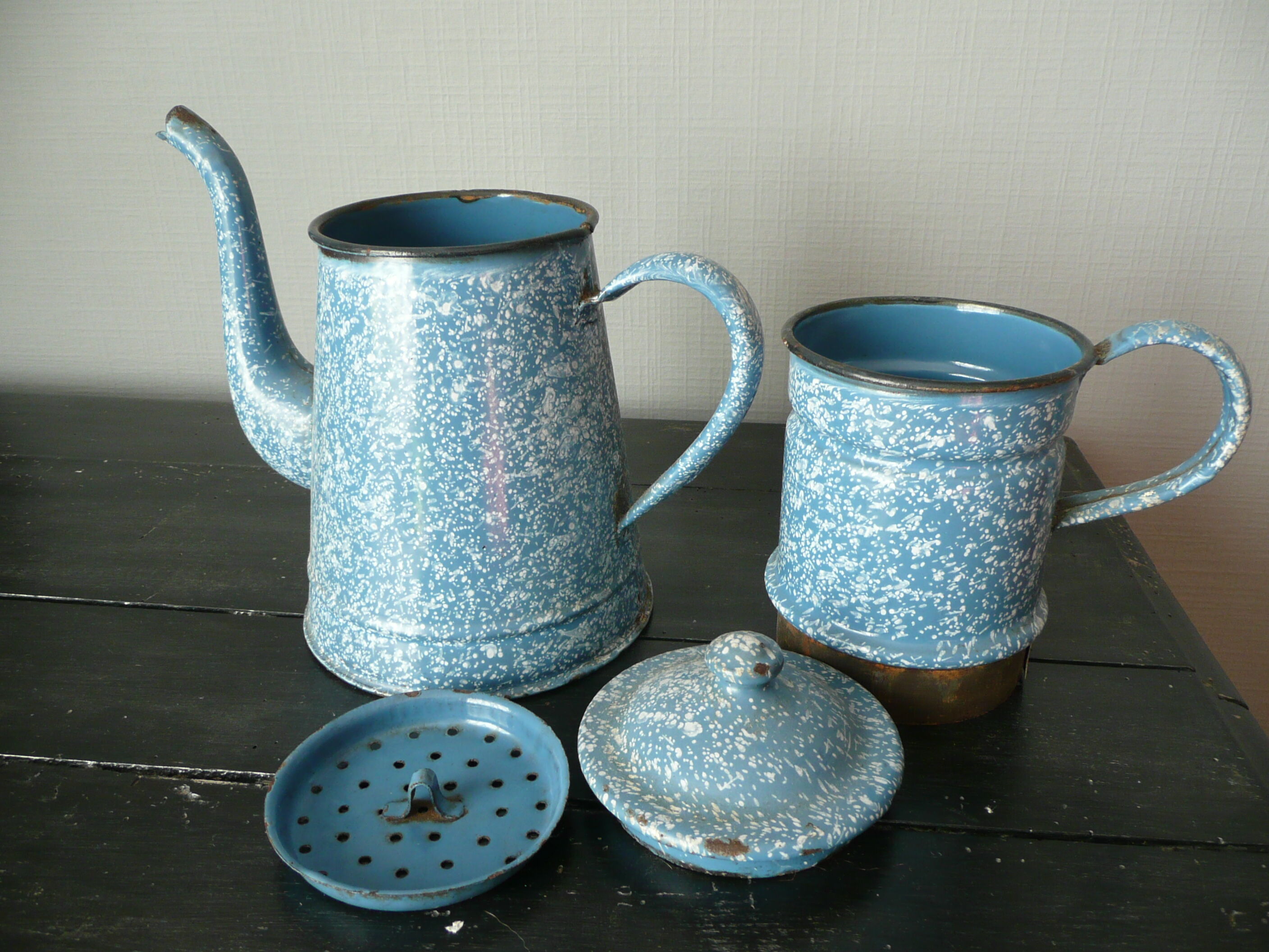 Enamelled coffee maker