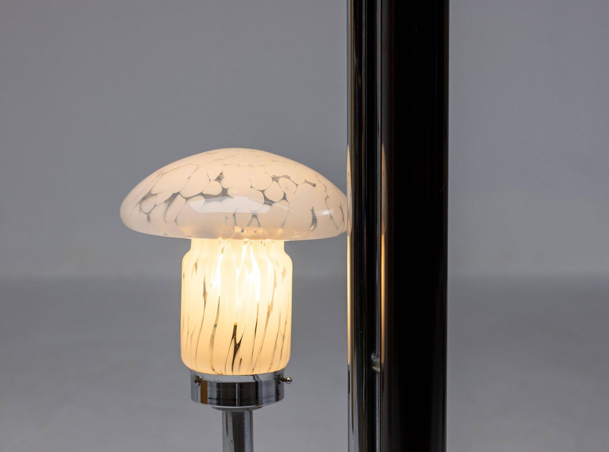 Modern Murano glass floor lamp from the mid-20th century by Carlo Nason for Mazzega.