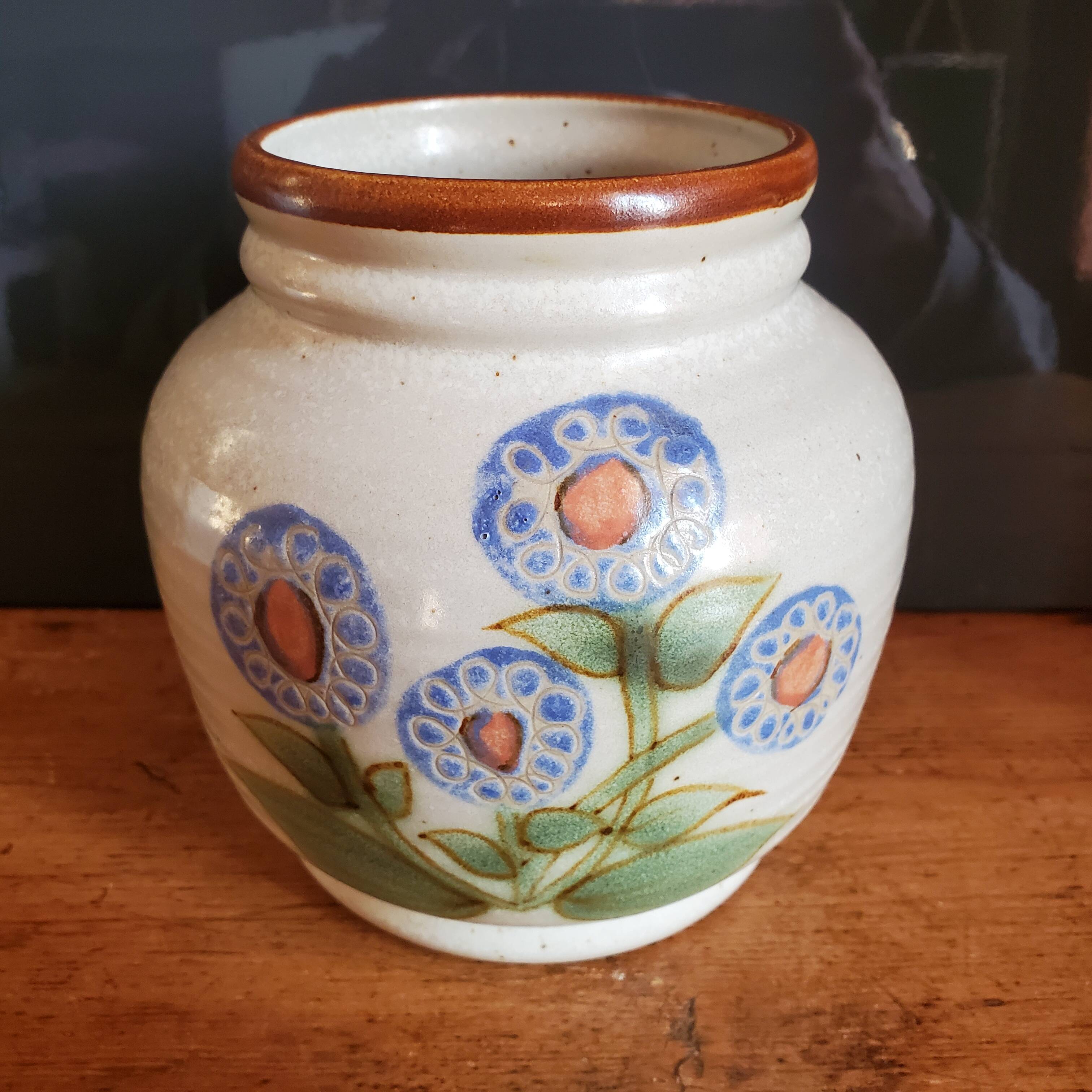 Large capuchin sandstone pot - Salins