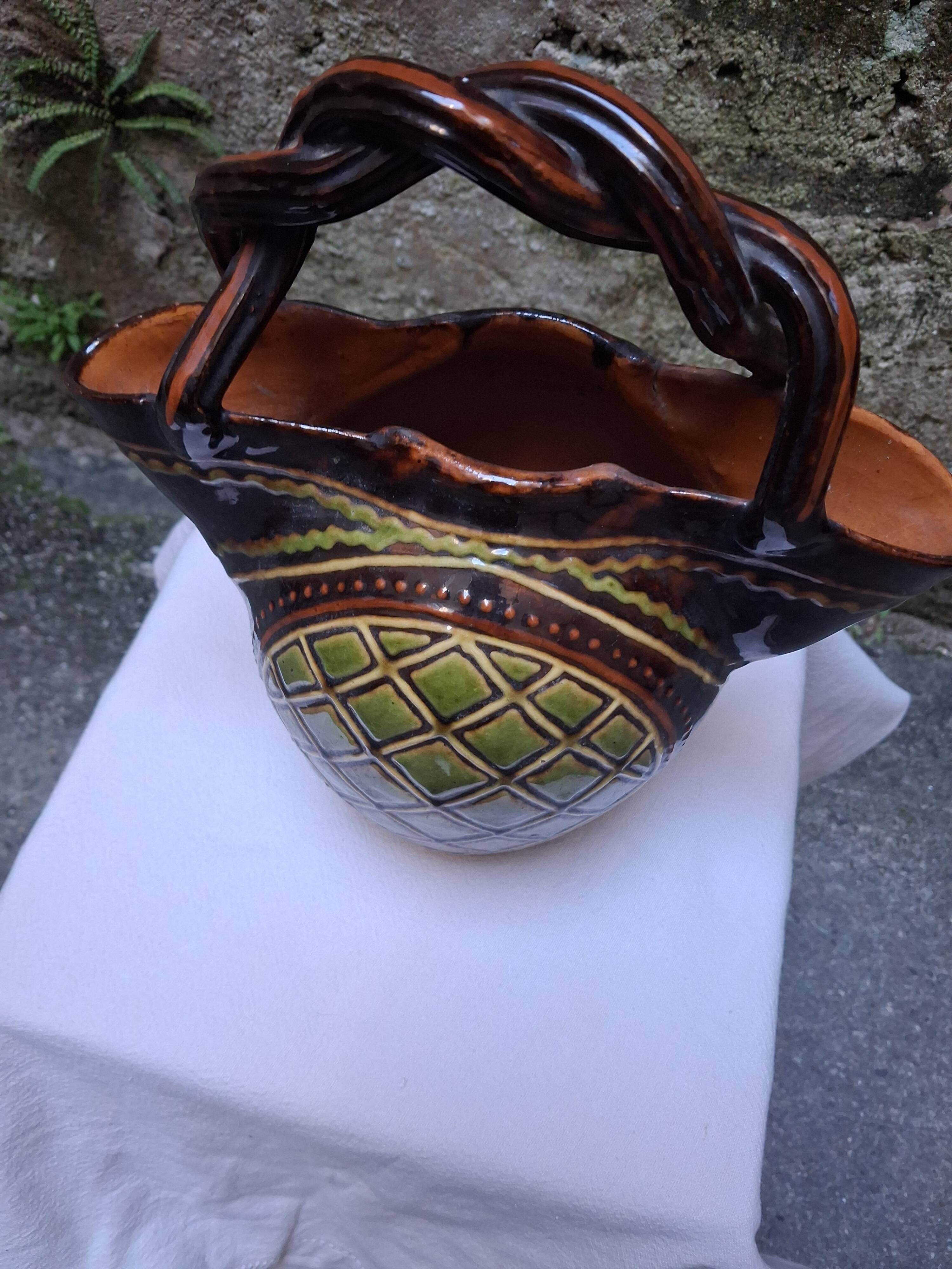 Vase, basket, in ceramic, woven handle