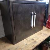 Metal wall cabinet