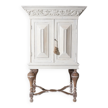 Rare small 17th century Dutch (nursery) cushion cabinet oak white painted