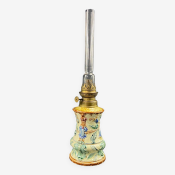 Lampe à pétrole en barbotine à décor végétal fin XIXe début XXe