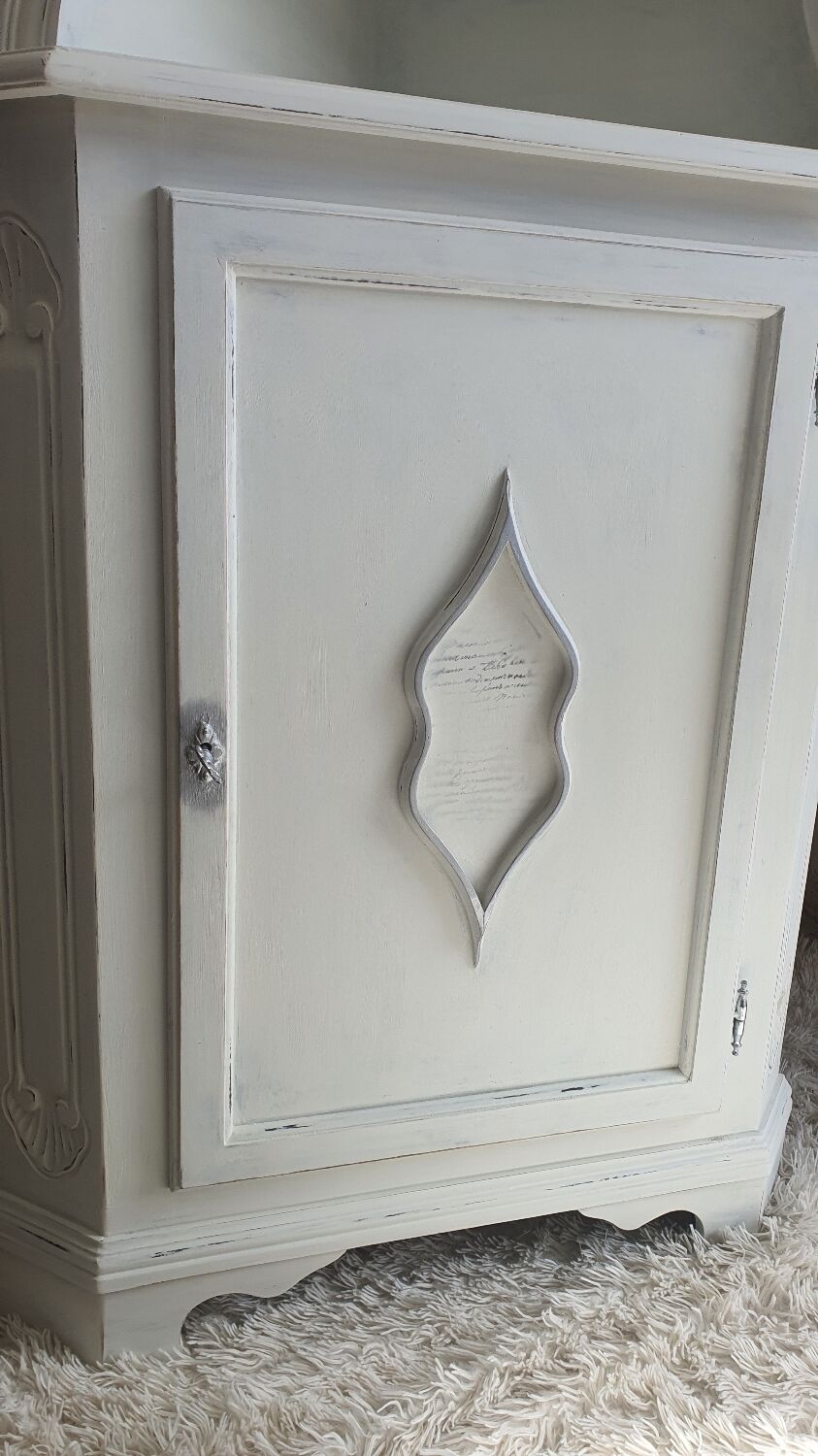 Corner unit with worn effect