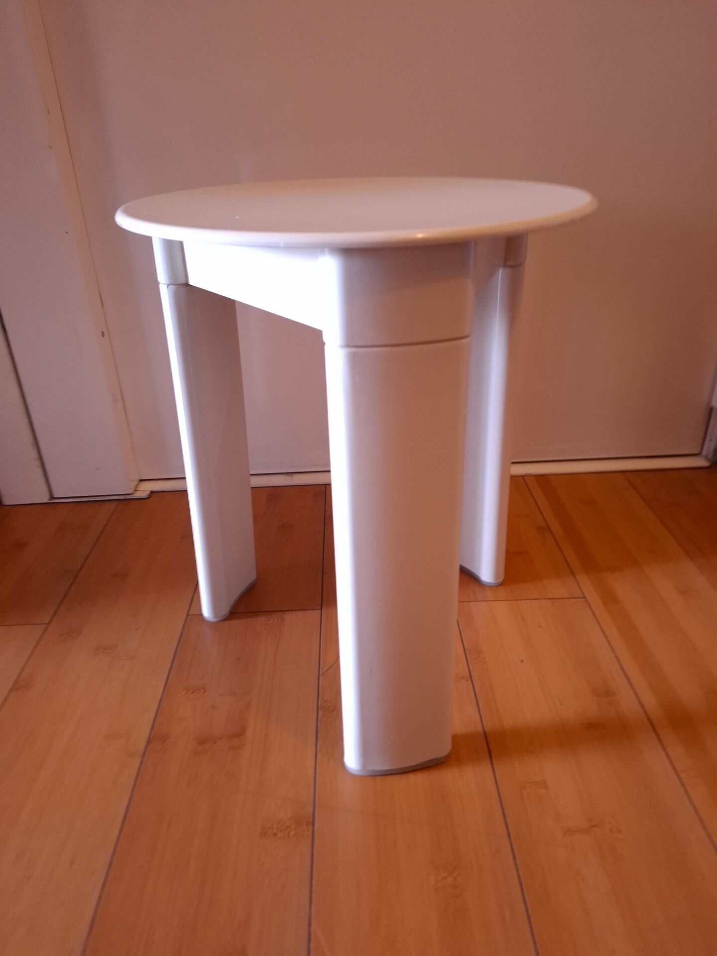 Table d'appoint design Olaf von Bohr, années 1970