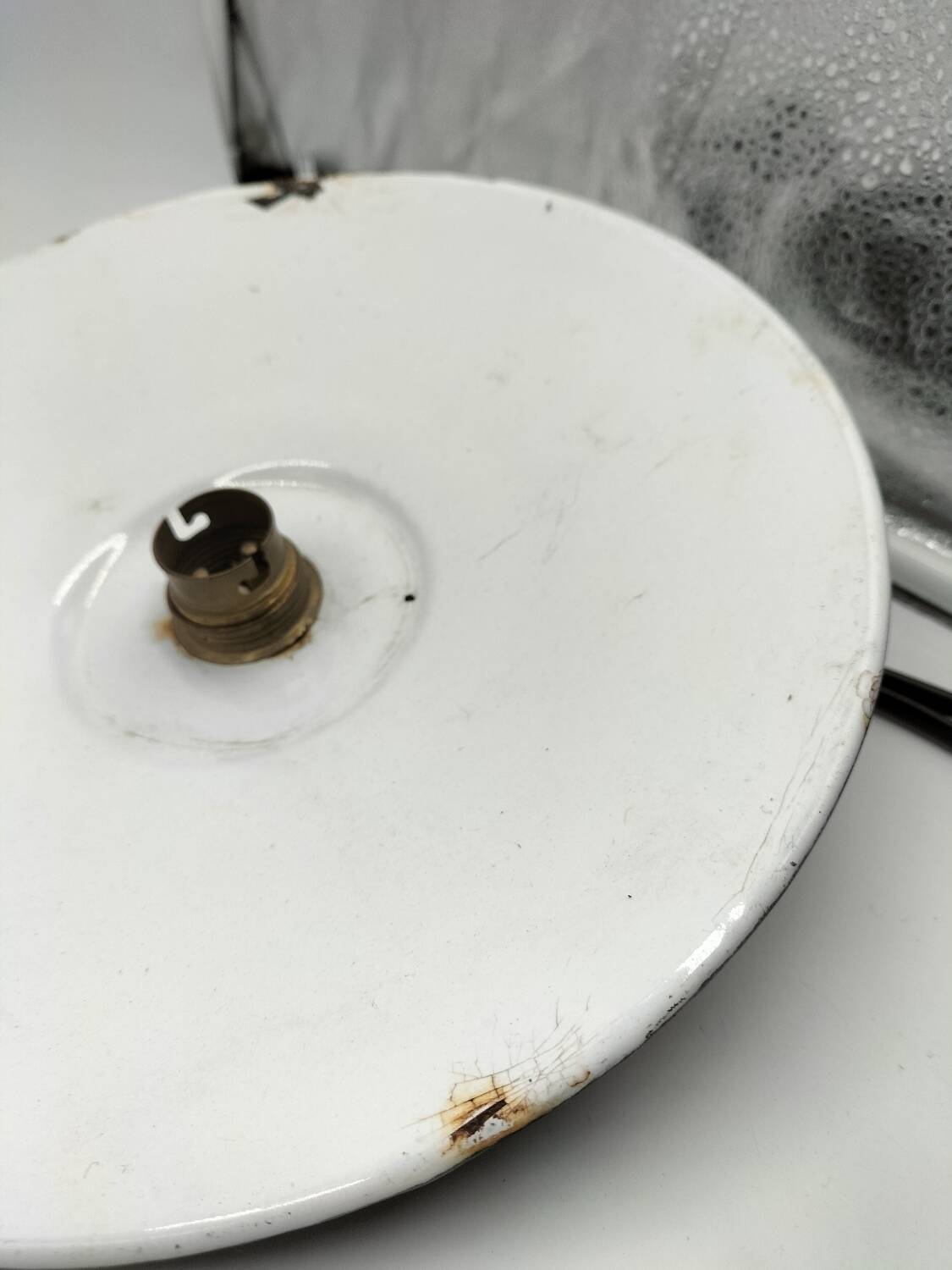 4 suspensions en tôles émaillées