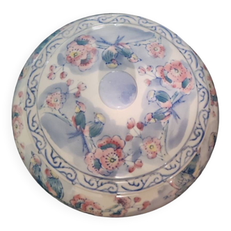 Porcelain candy box