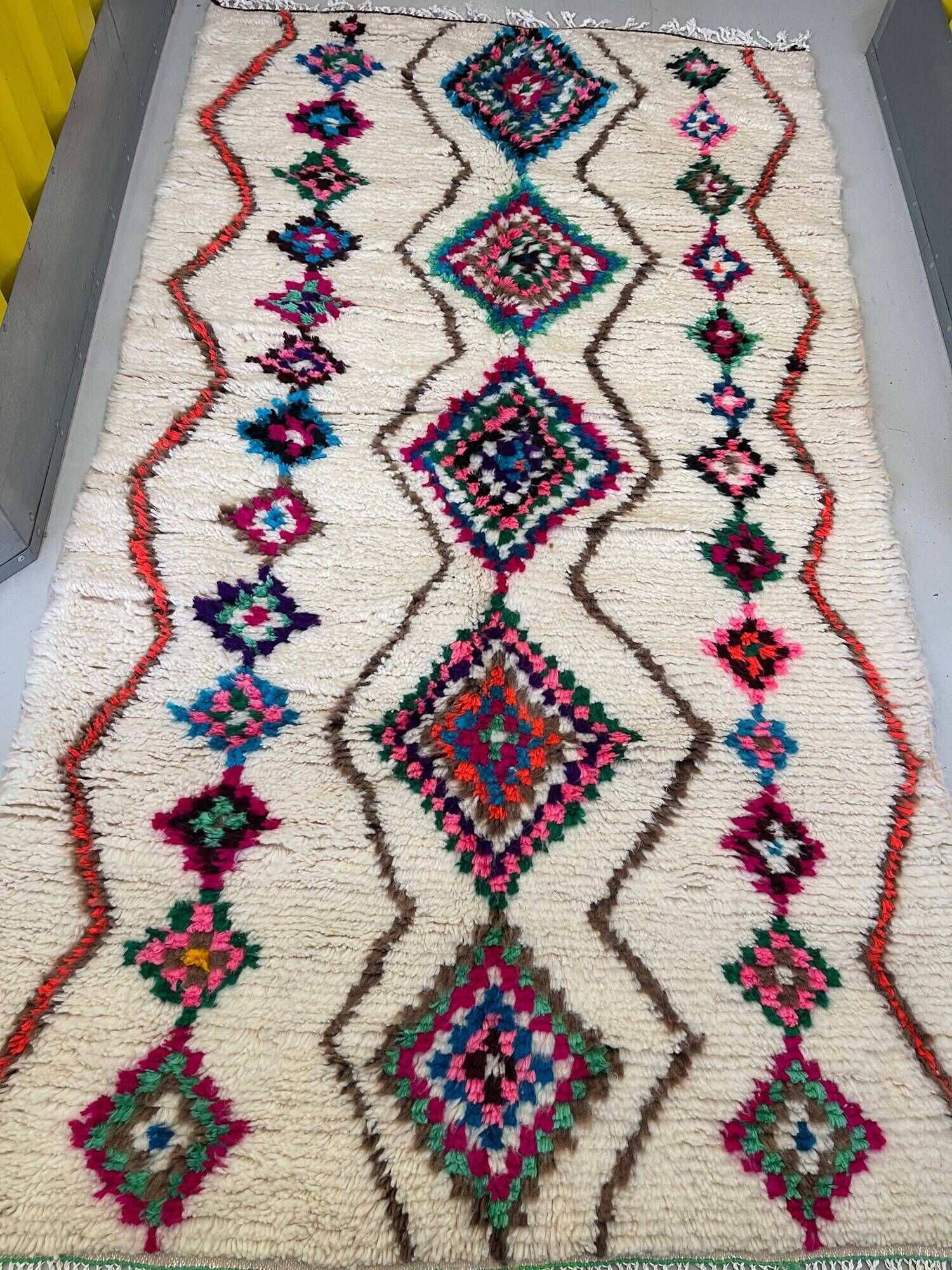 Moroccan Berber rug in cream wool with multicoloured diamonds – 250 × 147 cm