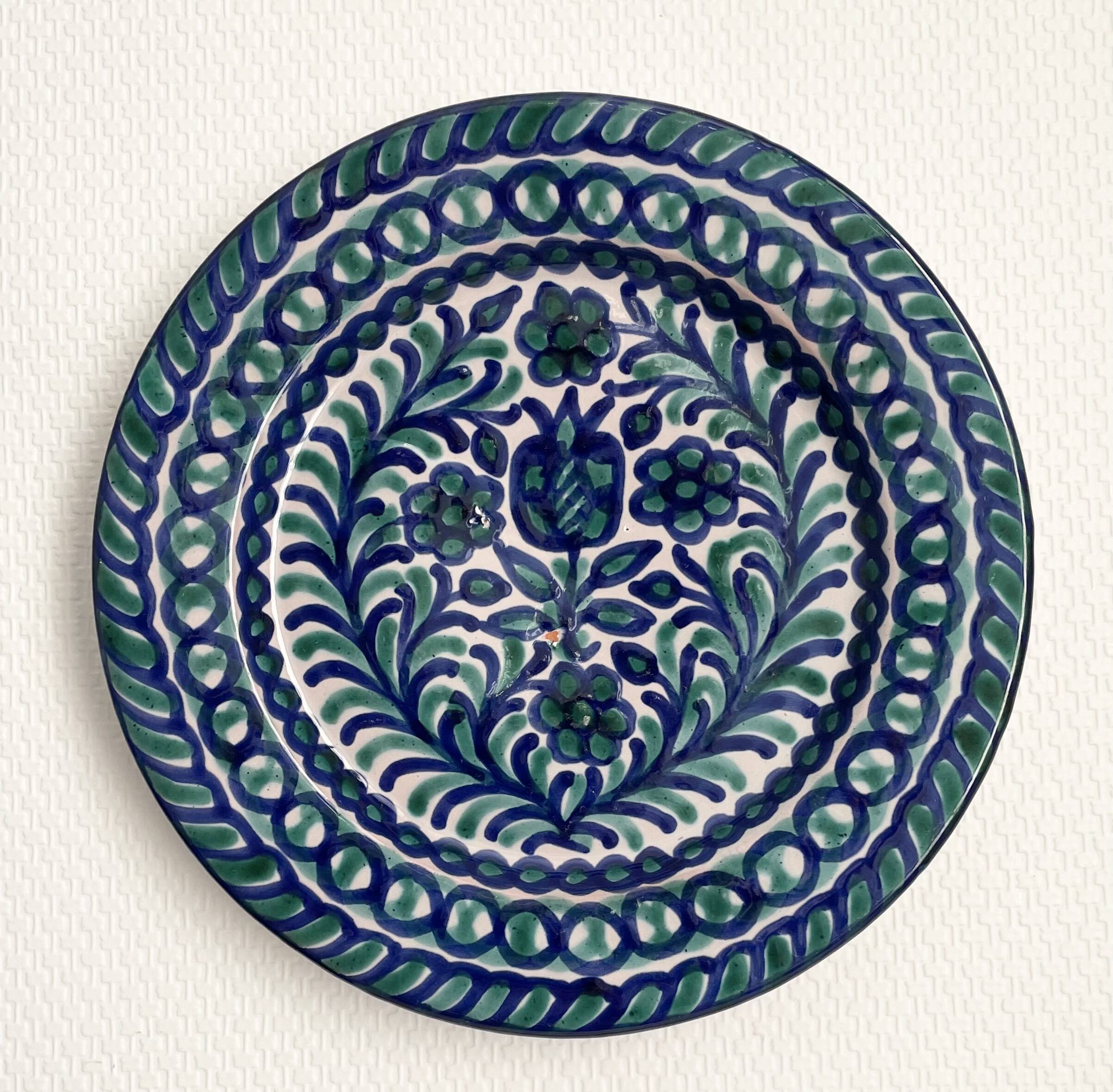 Assiette plate émaillée Fajalauza