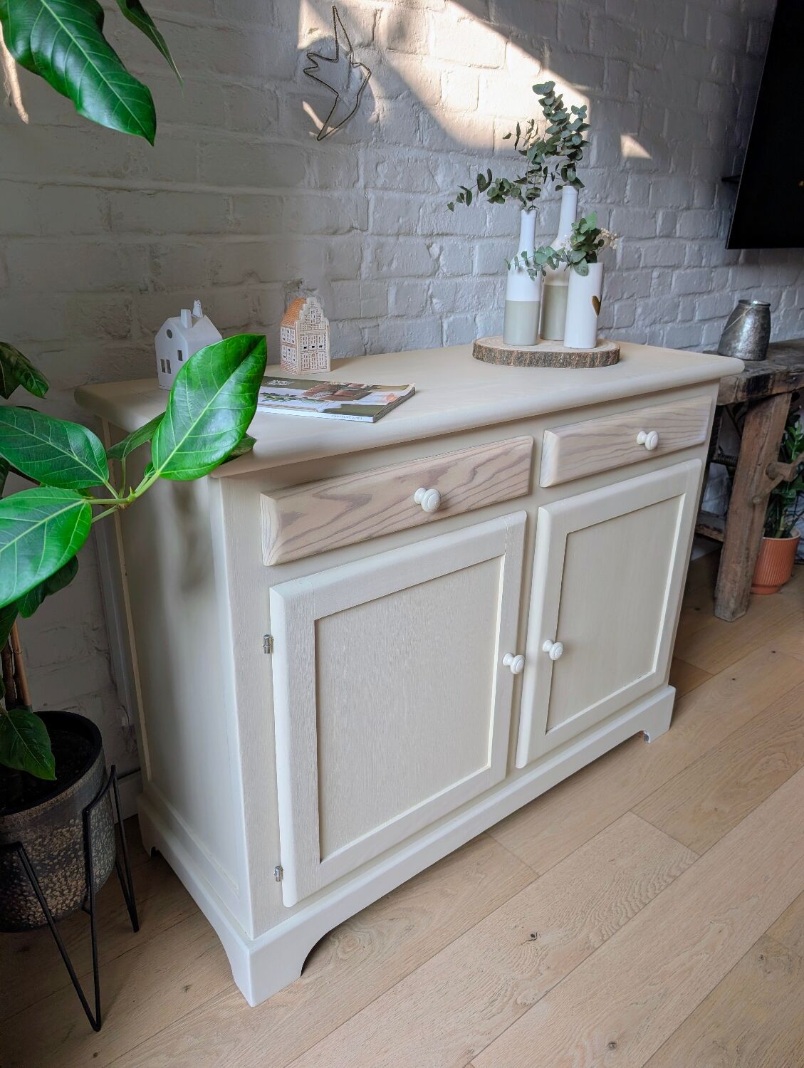 Linen wood sideboard