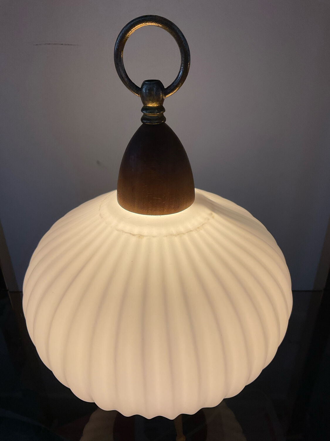 Tripod lamp in opaline and teak from the 60s