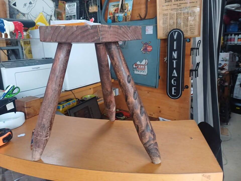 Vintage tripod stool in carved solid wood.