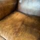 Fauteuil vintage en cuir de mouton patiné